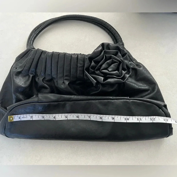 American Eagle/ Vegan  leather/ Rose appliqué/ Black lining w/ zippered pocket - Picture 12 of 14